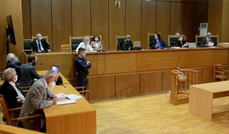 Διακοπή στη δίκη της Χρυσής Αυγής – Η πρόεδρος ζήτησε διευκρινίσεις από την εισαγγελέα για τη χθεσινή πρότασή της