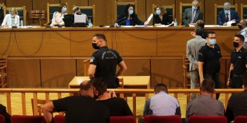 Η δίκη της Χρυσής Αυγής συνεχίζεται το πρωί της Παρασκευής
