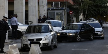 Χρυσή Αυγή: Ξεκίνησε η μεταγωγή των καταδικασθέντων στις φυλακές – Τι είπε ο δικηγόρος του Χρήστου Παππά (βίντεο)