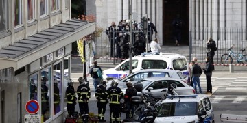 Νέο σοκ στη Γαλλία με τρεις νεκρούς από επίθεση σε εκκλησία – Γυναίκα αποκεφαλίστηκε