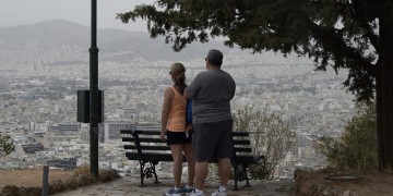 Καιρός: Τρίτη με ζέστη, νοτιάδες και σκόνη