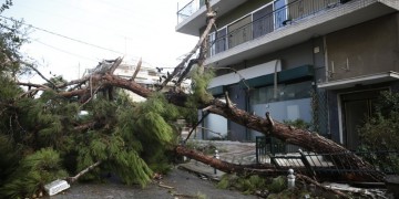 Η κακοκαιρία χτύπησε την Αττική – Μεγάλες καταστροφές στο Ηράκλειο (βίντεο)