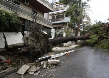 Τρεις τραυματίες από την κακοκαιρία στο Νέο Ηράκλειο (βίντεο)