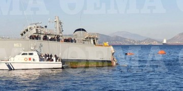 Πειραιάς: Φορτηγό πλοίο συγκρούστηκε με το «Καλλιστώ» του Πολεμικού Ναυτικού