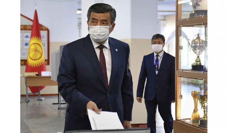 Κιργιστάν: Έτοιμος να παραιτηθεί ο Ζεενμπέκοφ προκειμένου να τερματιστεί η κρίση