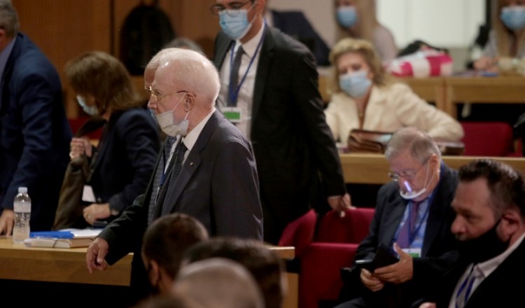 Δίκη Χρυσής Αυγής: Το αίτημα εξαίρεσης των μελών του δικαστηρίου αφορά όλους πλην της εισαγγελέως και του αναπληρωτή εισαγγελέα