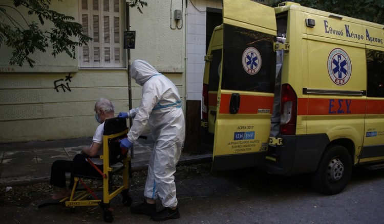 Σε νοσοκομεία οι ηλικιωμένοι από το γηροκομείο «Αττική» – 32 κρούσματα