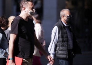 Ρεκόρ-σοκ με 935 νέα κρούσματα κορονοϊού σε 24 ώρες