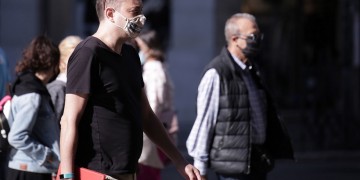 Ρεκόρ-σοκ με 935 νέα κρούσματα κορονοϊού σε 24 ώρες