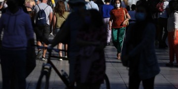 «Σαρώνει» ο κορονοϊός σε βόρεια Ελλάδα και νέες ηλικίες