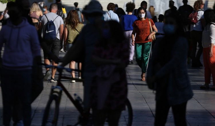 «Σαρώνει» ο κορονοϊός σε βόρεια Ελλάδα και νέες ηλικίες