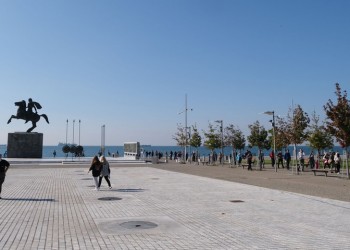 Η Θεσσαλονίκη ξεπέρασε την Αττική σε αριθμό κρουσμάτων – Στο κόκκινο η βόρεια Ελλάδα