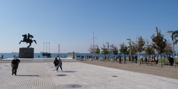 Η Θεσσαλονίκη ξεπέρασε την Αττική σε αριθμό κρουσμάτων – Στο κόκκινο η βόρεια Ελλάδα