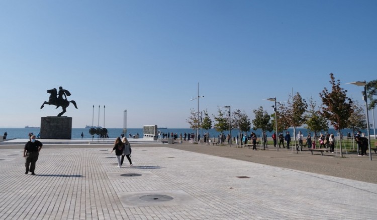 Η Θεσσαλονίκη ξεπέρασε την Αττική σε αριθμό κρουσμάτων – Στο κόκκινο η βόρεια Ελλάδα