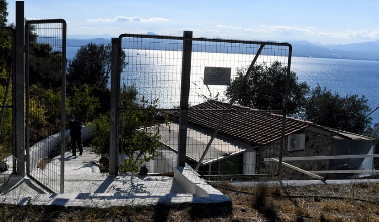 Σοκ από το διπλό φονικό στο Λουτράκι – Ερωτικό τρίγωνο «βλέπουν» οι Αρχές