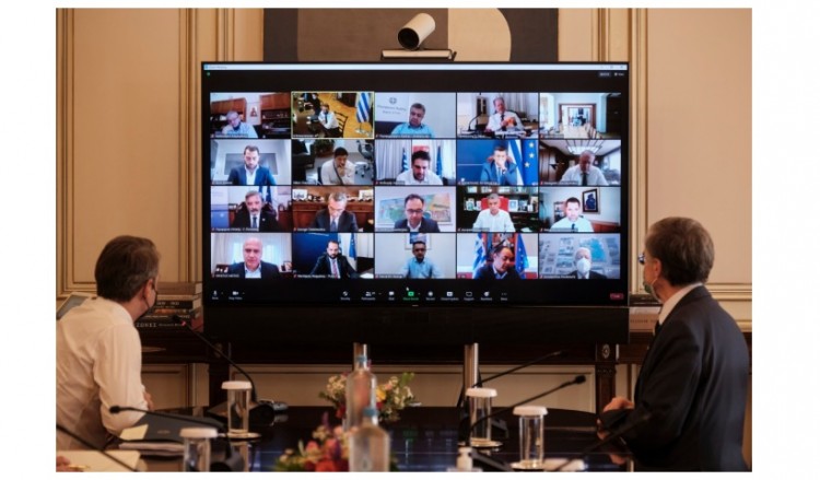 Τηλεδιάσκεψη Μητσοτάκη με περιφερειάρχες για τον κορονοϊό – Ποια είναι η πρώτη ηλιακή ομάδα σε κρούσματα