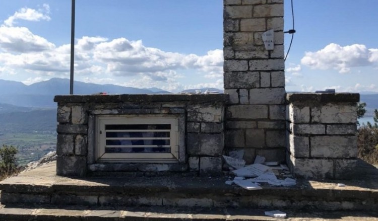 Ιωάννινα: Βανδάλισαν το μνημείο του Μαβίλη