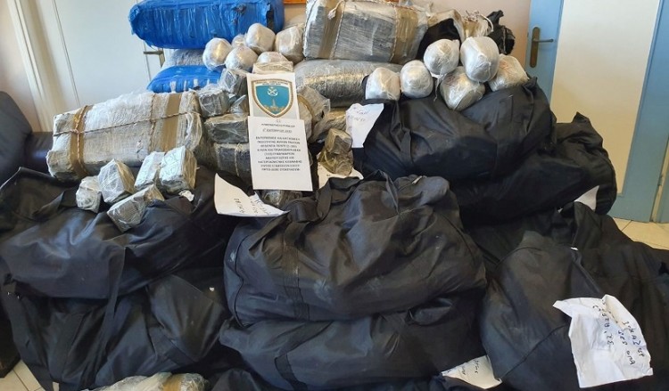 Μπλόκο σε 1,1 τόνο κάνναβης της αλβανικής μαφίας – Επιχείρηση στον Μεσσηνιακό (φωτο)