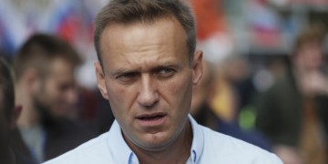 Ο Ναβάλνι υποστηρίζει ότι τον δηλητηρίασαν οι ρωσικές μυστικές υπηρεσίες