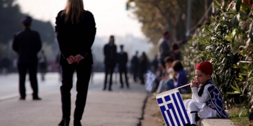 Η Θεσσαλονίκη γιορτάζει χωρίς παρελάσεις και με ελάχιστο κόσμο