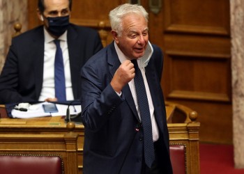 Φωτιές άναψε στη Βουλή ο Χρυσοχοΐδης με τα 12 μίλια