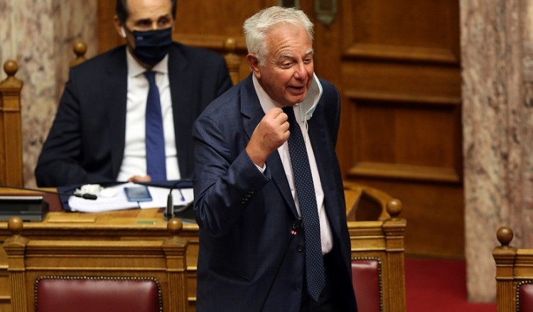 Φωτιές άναψε στη Βουλή ο Χρυσοχοΐδης με τα 12 μίλια