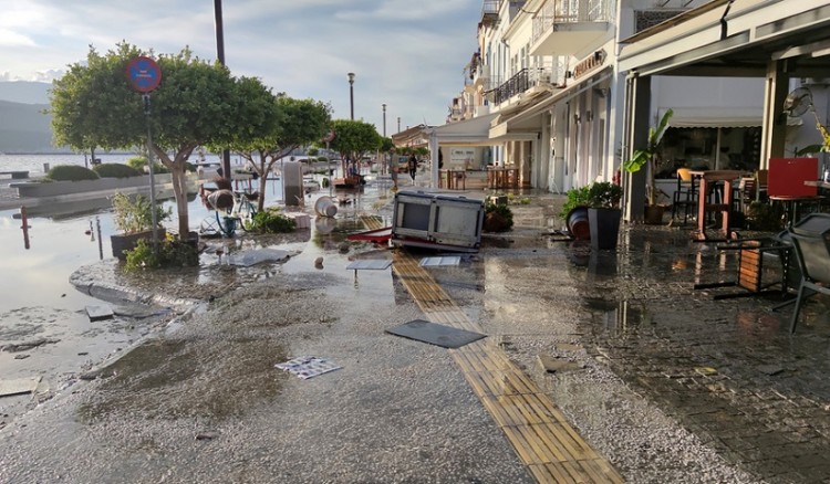 Βίντεο από το τσουνάμι στη Σάμο, μετά το σεισμό των 6,7 Ρίχτερ