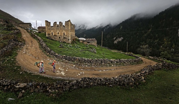 «Για τη Σάντα, την πατρίδα μας» – Ένα τραγούδι για το αντάρτικο στον Πόντο (βίντεο)
