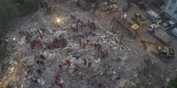 Τουρκία: Τουλάχιστον 24 νεκροί και 804 τραυματίες από τον ισχυρό σεισμό στο Αιγαίο