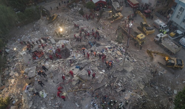 Τουρκία: Τουλάχιστον 24 νεκροί και 804 τραυματίες από τον ισχυρό σεισμό στο Αιγαίο