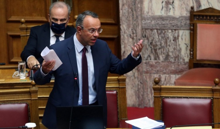 Πρόταση μομφής κατά Σταϊκούρα: Συνεχίζεται η συζήτηση στη Βουλή