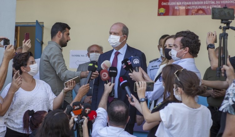«Εκλογές» στα Κατεχόμενα: Ο Ερσίν Τατάρ νέος ηγέτης των Τουρκοκυπρίων