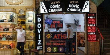 Οι αμερικανικές κυρώσεις στην Τουρκία βυθίζουν την τουρκική λίρα