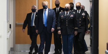 Ντόναλντ Τραμπ - κορονοϊός: Αντικρουόμενες πληροφορίες για την υγεία του Αμερικανού προέδρου