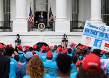 Ο Τραμπ δηλώνει ότι είναι καλά και ότι ο κορονοϊός θα εξαφανιστεί