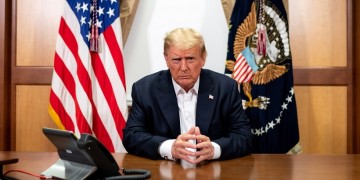 Ο Τραμπ παίρνει εξιτήριο και προτρέπει τους πολίτες να μην φοβούνται την Covid-19