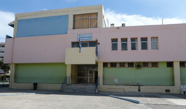 Ενός λεπτού σιγή στα σχολεία στη μνήμη του Γάλλου εκπαιδευτικού Σαμουέλ Πατί