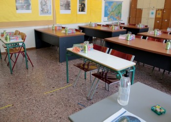 Πιθανό να ανοίξουν τα σχολεία πριν από τις γιορτές