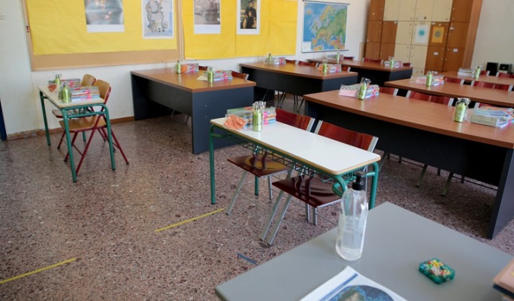 Πιθανό να ανοίξουν τα σχολεία πριν από τις γιορτές
