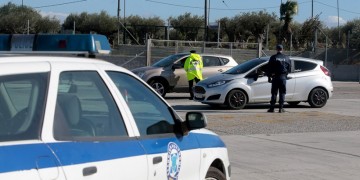 Lockdown: Έπεσαν τα πρώτα πρόστιμα για μάσκα και sms