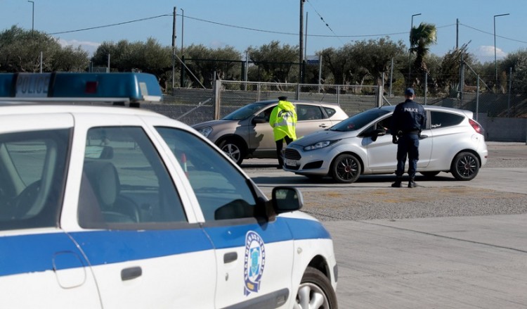 Lockdown: Έπεσαν τα πρώτα πρόστιμα για μάσκα και sms