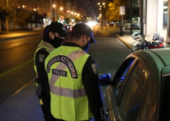Συνελήφθη γνωστός τραγουδιστής μετά από αστυνομικό έλεγχο