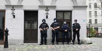 Επίθεση στη Βιέννη: Ο δράστης ήταν στη φυλακή αλλά βγήκε λόγω ηλικίας – Τι δείχνει το υλικό των αυστριακών Αρχών