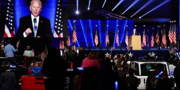 Ο Μπάιντεν έρχεται στον Λευκό Οίκο, ο Τραμπ δεν θέλει να φύγει