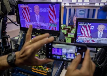 Αμερικανικές εκλογές: Ο Μπάιντεν πιο κοντά στον Λευκό Οίκο, ο Τραμπ στο Ανώτατο Δικαστήριο