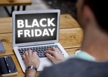 Black Friday: Εκτοξεύτηκαν οι ηλεκτρονικές παραγγελίες
