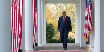 Τραμπ: Δεν θα επιβάλουμε lockdown, δεν ξέρω τι θα κάνει όποιος διοικεί στο μέλλον (βίντεο)