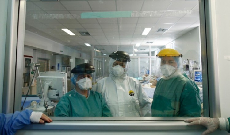 Εφιάλτης δίχως τέλος με 101 νεκρούς και 607 διασωληνωμένους