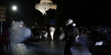 Θεσσαλονίκη: Επεισόδια σε διαδήλωση κατά του lockdown