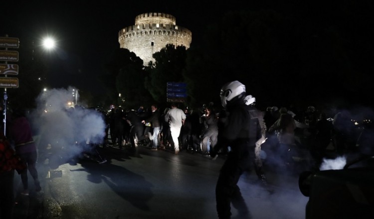 Θεσσαλονίκη: Επεισόδια σε διαδήλωση κατά του lockdown